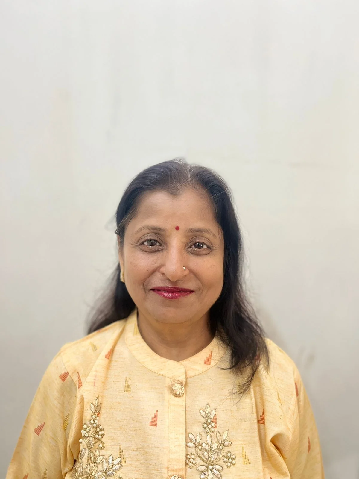 Anita Muraka, top pranic healer in Kolkata at GMCKS Healing Heads, Howrah.